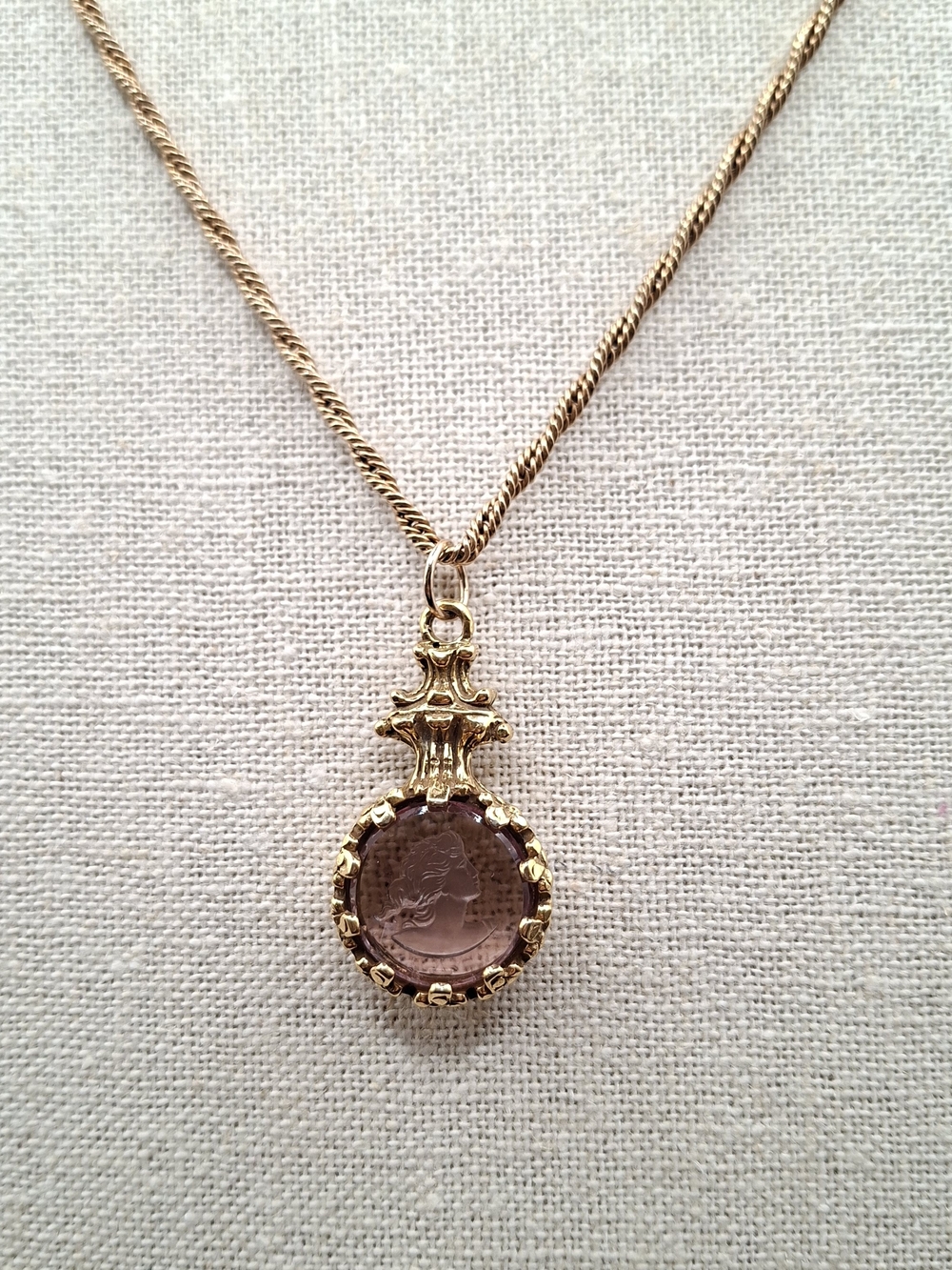 Vintage-Style Gold Tone Intaglio Purple Glass Pendant Necklace
